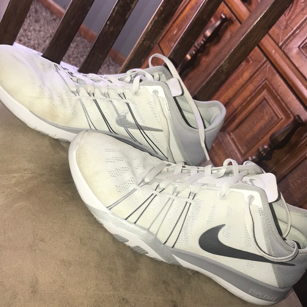 Women’s size 9 Nike Free TR 6’s